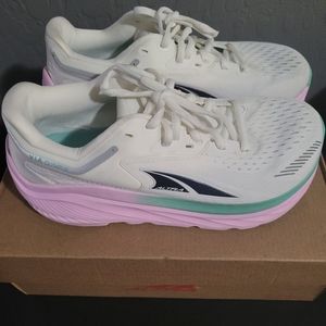 ALTRA VIA OLYMPUS SIZE 7.5